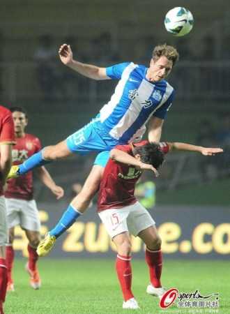 扎哈维传射弑旧主!广州富力2-1逆转送恒大近18轮首败 扎哈维传射弑旧主!广州富力2-1逆转送恒大近18轮首败