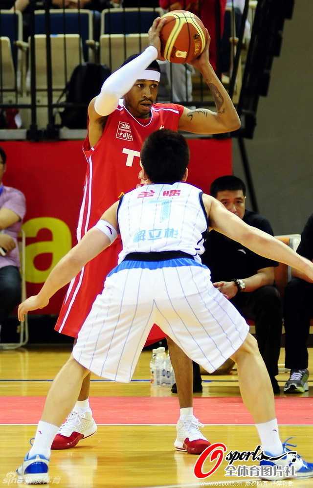 新疆热身赛87-94惜败美国探险者遭逆转 新疆热身赛87-94惜败美国探险者遭逆转