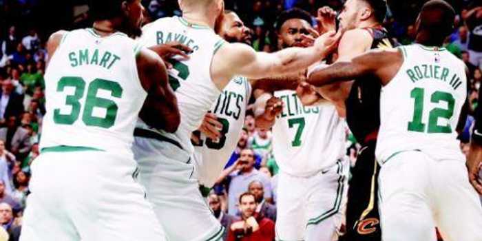 杰伦准三双助绿军横扫骑士，主场饮恨米切尔30分难救主