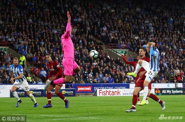 标题：哈兰德戴帽萨拉赫失点，利物浦0-4曼城足总杯出局