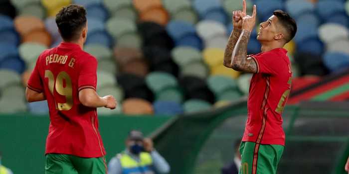 标题：夸雷斯马上半场世界波 葡萄牙半场1-0领先伊朗