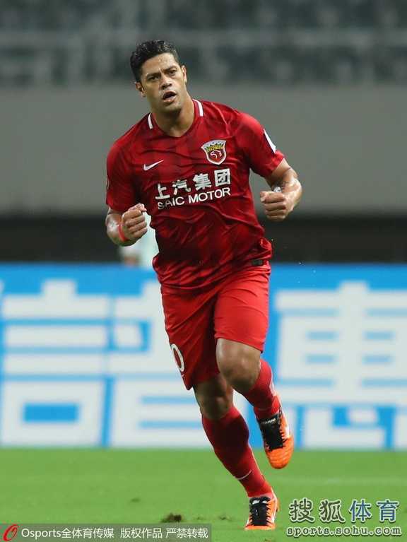 标题：胡尔克传射奥斯卡双响，上港4-1大胜权健