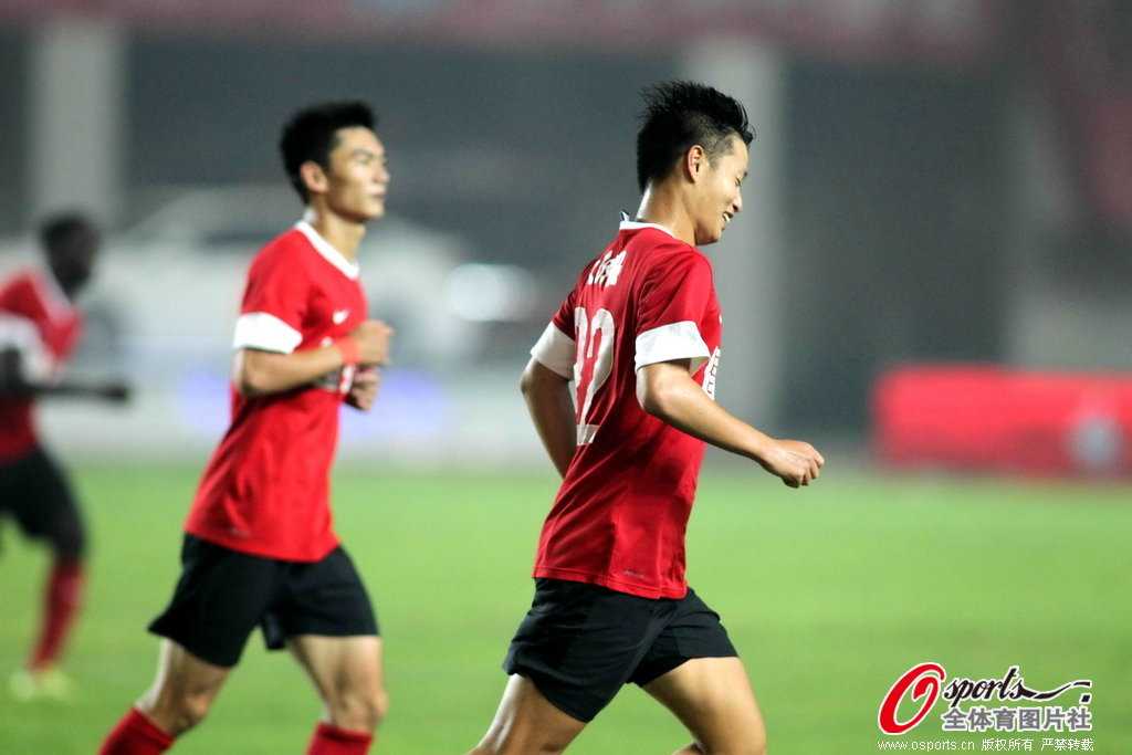 河南建业主场2-1上海绿地申花,哈维尔尹鸿博建功 河南建业主场2-1上海绿地申花,哈维尔尹鸿博建功