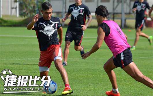 瓜拉尼主场2-0击退飓风队,巴拉圭劲旅昂首晋级16强 瓜拉尼主场2-0击退飓风队,巴拉圭劲旅昂首晋级16强