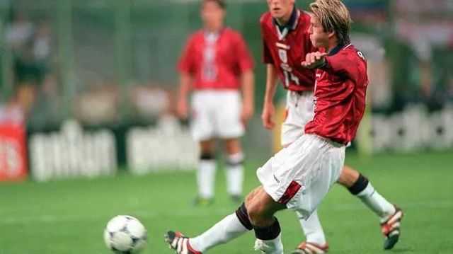 英格兰2-0阿尔巴尼亚：图赫尔首秀凯恩里程碑，新三狮有喜有忧