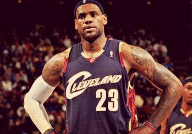 詹姆斯空砍准三双独行侠拒连败 弗拉格45分再创神迹 詹姆斯空砍准三双独行侠拒连败 弗拉格45分再创神迹