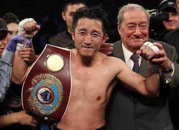 邹市明卫冕战惨遭TKO爆冷丢金腰带 木村翔上海滩封神