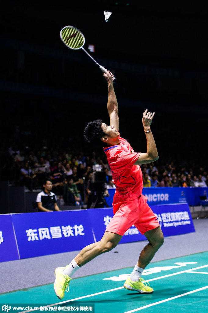 2015赛季“老大哥”与“小师弟”的恩怨对决：林丹如何碾碎田厚威的羽坛崛起梦