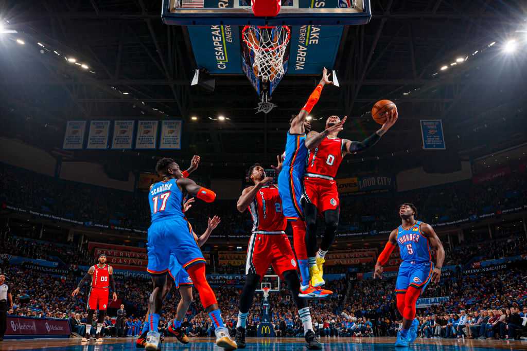 55记三分雨缔造14分逆转！残阵勇士客场掀翻太阳