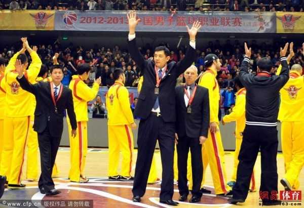 CBA一夜变天：广东惨败山东跌至第六，深圳10连胜送新疆4连败