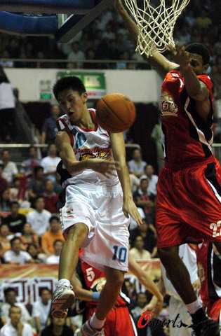 CBA第35轮：广东客场86-99不敌山东，伤病潮撕开卫冕冠军体系裂痕