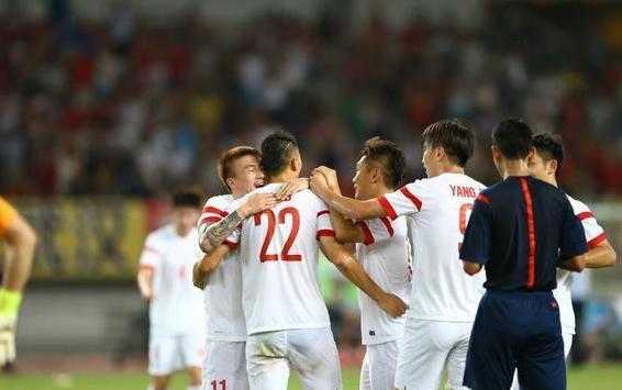 东亚杯国足0-3惨败韩国，洪明甫首秀轻松碾压中国男足