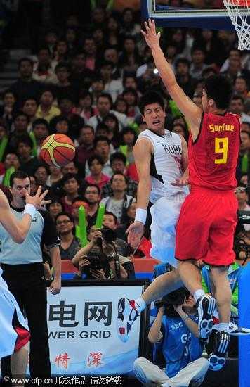 东亚杯国足0-3惨败韩国，洪明甫首秀轻松碾压中国男足