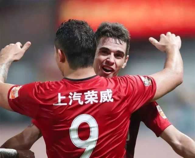 中超天王山：广州恒大2-0上海上港，争冠悬念重燃