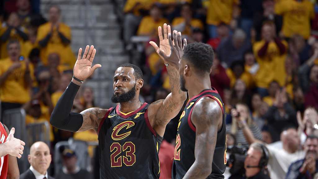 勇士止连败雷霆锁第1，收官日悲喜两重天