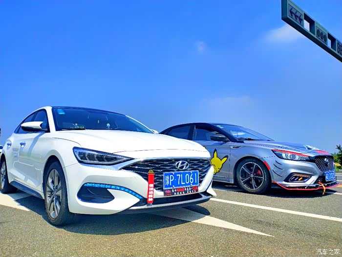 哈德斯菲尔德1-1绝平雷丁：代帅首秀上演读秒救赎