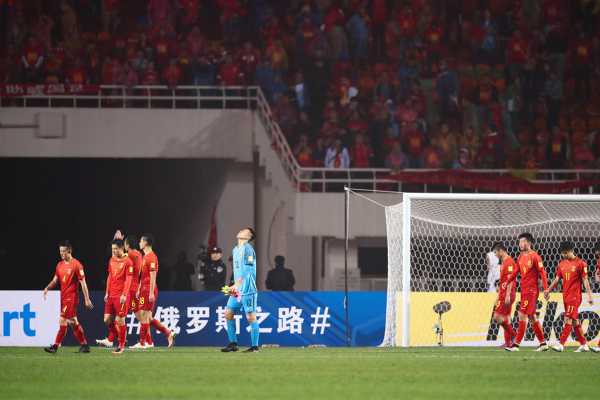 国足0-3韩国溃败：孙兴慜两射一传送德比碾压