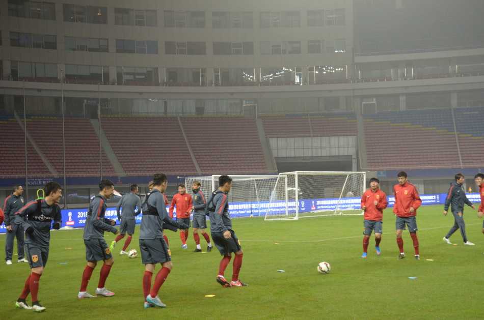 国足新帅检验战现攻防隐忧，邵佳一体系仍需时间打磨