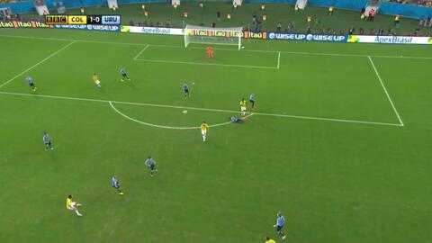 巴西2-1哥伦比亚：内马尔伤退停赛双核折损，中卫双响惨胜进四强