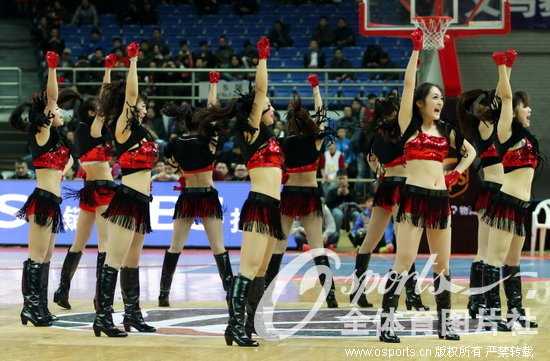 广东VS山东无缘四强！奎因空砍38+11，山东奇兵许梦君5记三分定胜局