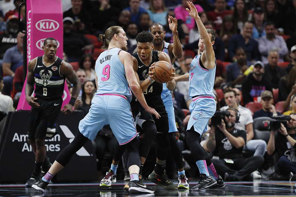 小罗伊·琼斯第八回合TKO博比·冈恩（29字）