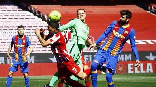 欧冠14决赛十人巴萨主场0-2马竞