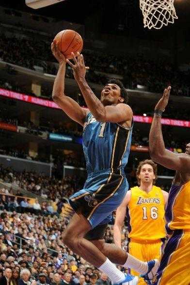 科比31分+关键三分终结七连败，湖人客场108-104险胜奇才