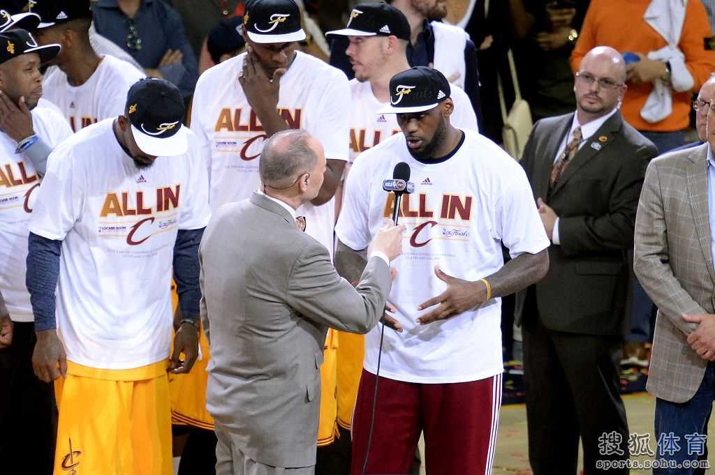 詹皇关键封盖+乐福27+13，骑士4-0横扫老鹰创8连胜神迹