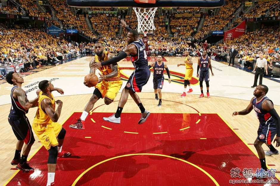 骑士vs老鹰G3三分雨抢赛点 弗莱27分奇兵