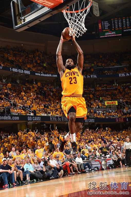 骑士vs老鹰G3三分雨抢赛点 弗莱27分奇兵