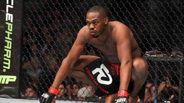 骨头琼斯碾压式TKO将军加冕最年轻冠军