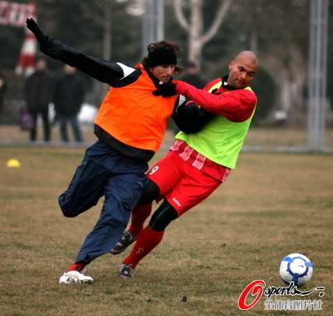 鲁能2-1客胜阿德莱德 亚冠资格赛客场龙再续神话