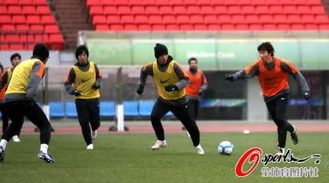 鲁能2-1客胜阿德莱德 亚冠资格赛客场龙再续神话